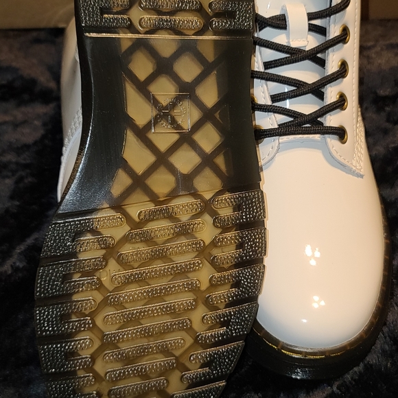 Dr. Martens - Picture 5 of 13